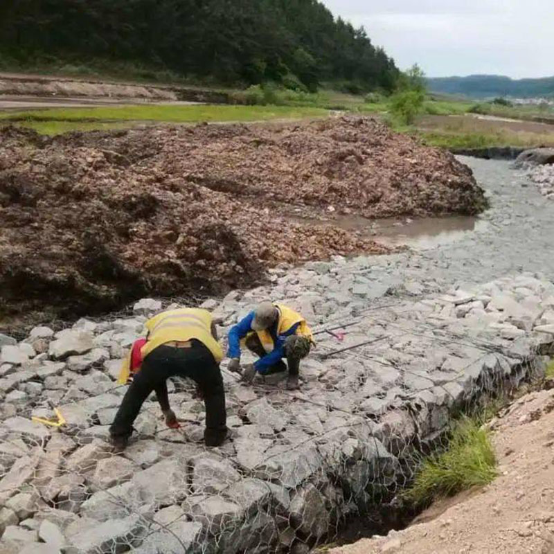 雷诺护垫多用于河道河岸的护坡加固等工程中