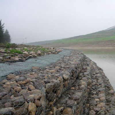镀锌石笼网箱用途用作堤防、河岸、路基的防护工程
